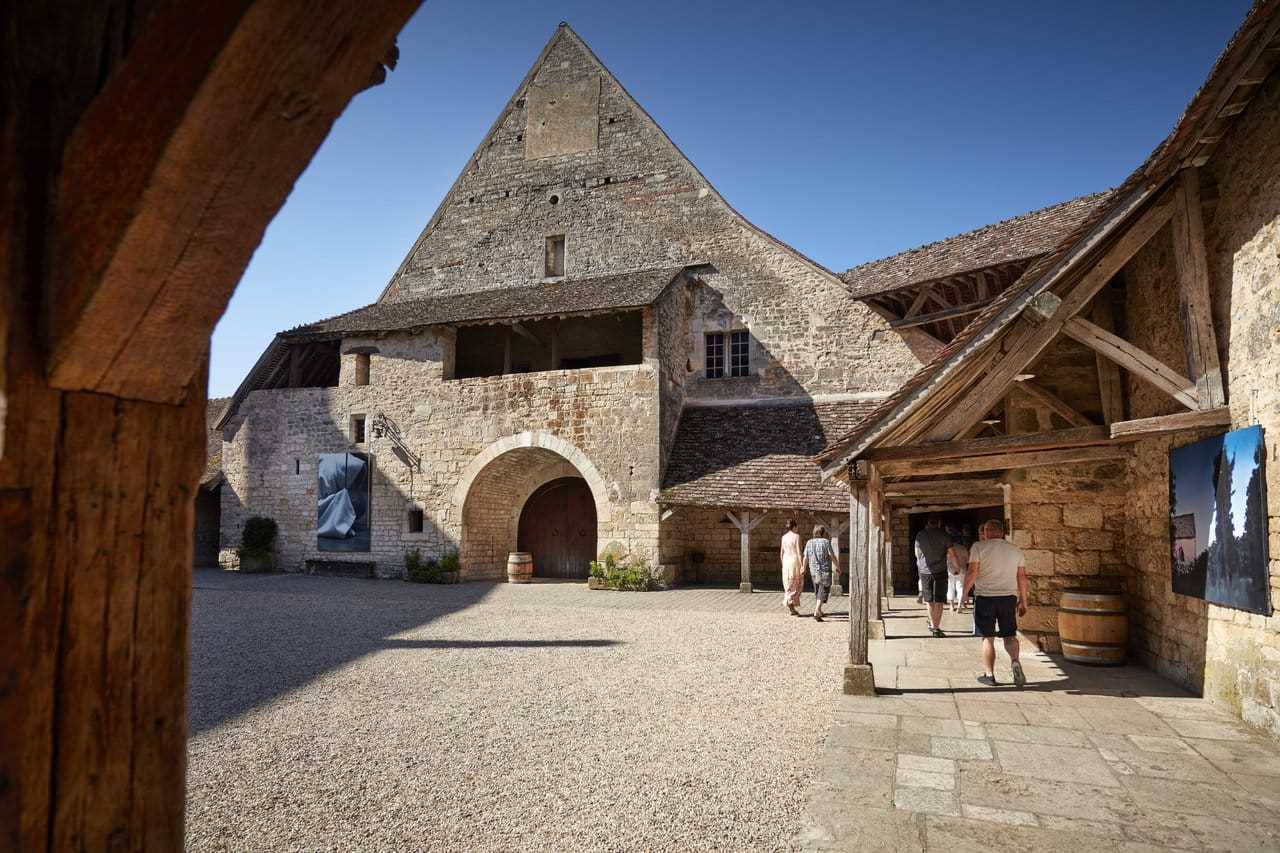 샤토 끌로드 부조1.jpg